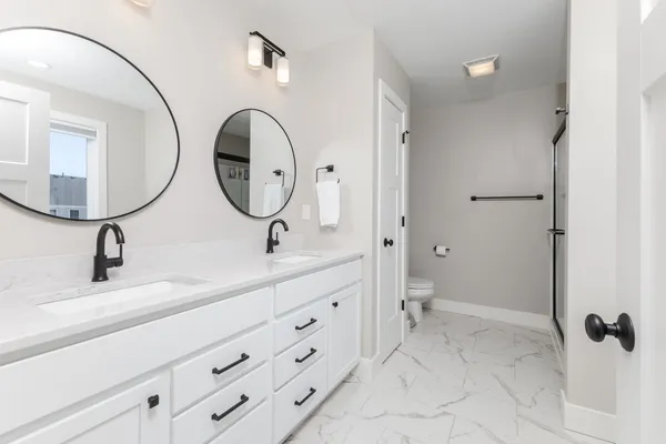 $305,000 | 401 B Jenny Lane, Heyworth, IL 61745