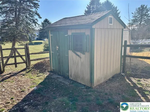 $2,195 | 5039 Shawnee Boulevard, Schnecksville, PA 18078