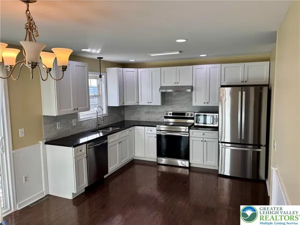 $2,195 | 5039 Shawnee Boulevard, Schnecksville, PA 18078