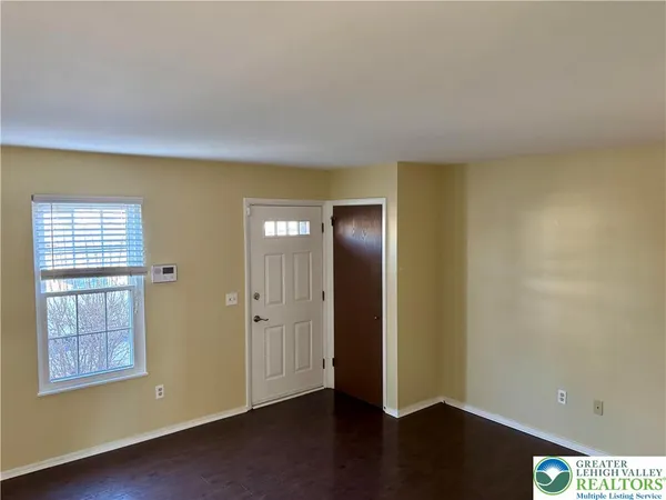 $2,195 | 5039 Shawnee Boulevard, Schnecksville, PA 18078