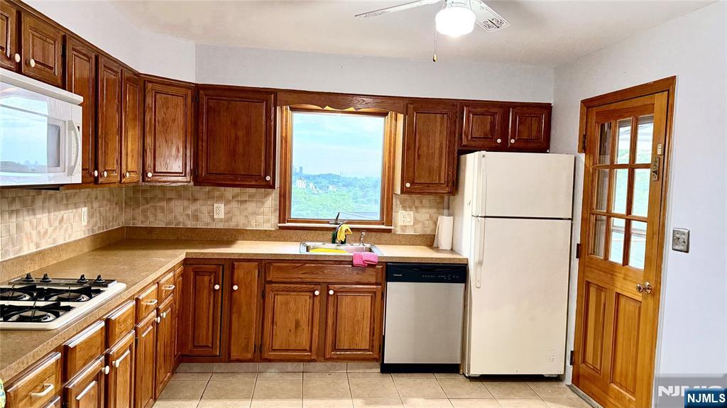 844 Elizabeth Street, Unit 2 Ridgefield, NJ 07657 - Photo 9 of 22