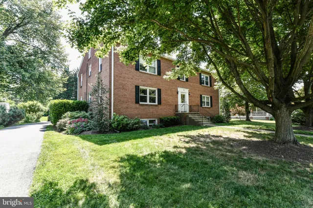 $1,795 | 130 South 29th Street, Unit 2, Purcellville, VA 20132