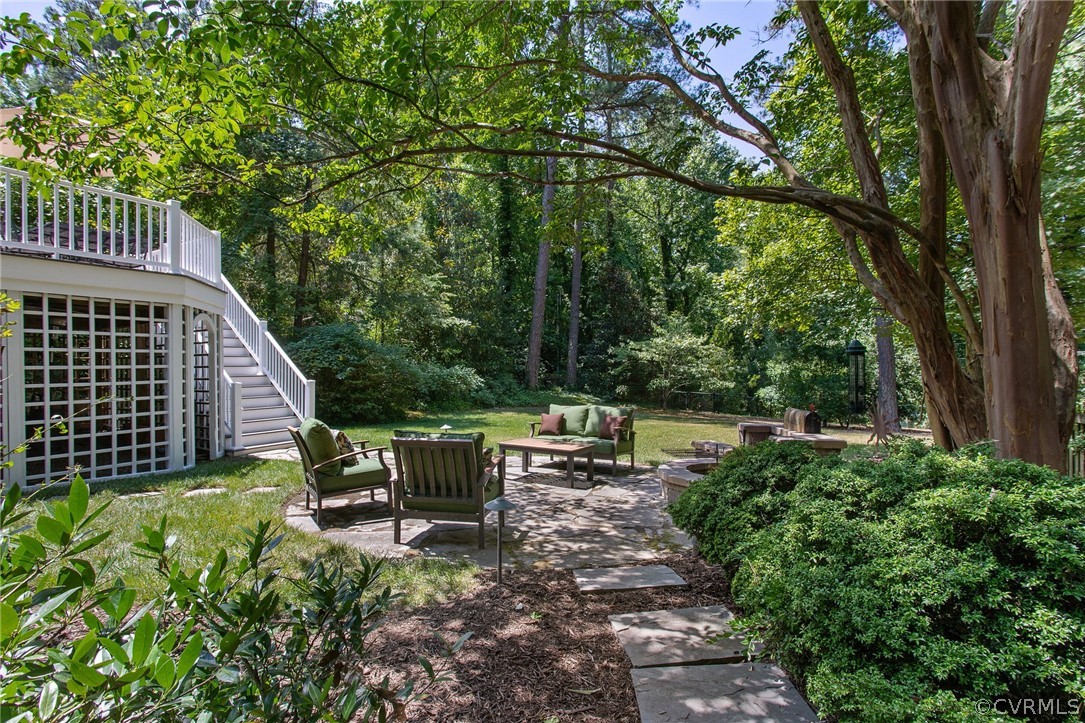 8015 Thom Road Henrico, VA 23229 - Photo 38 of 50 a view of a sitting area with furniture in backyard
