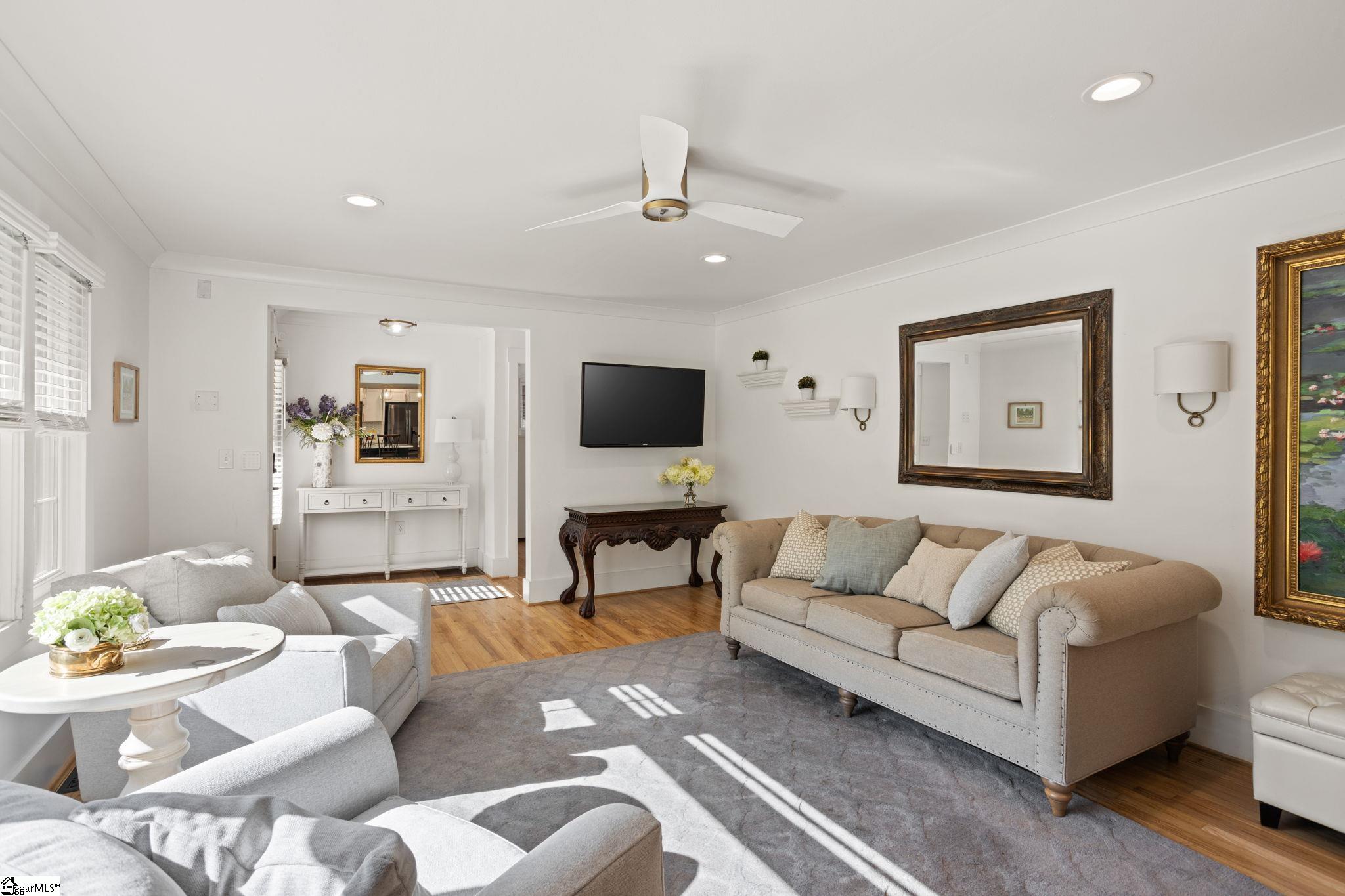 112 Robin Hood Road Greenville, SC 29607 - Photo 13 of 31