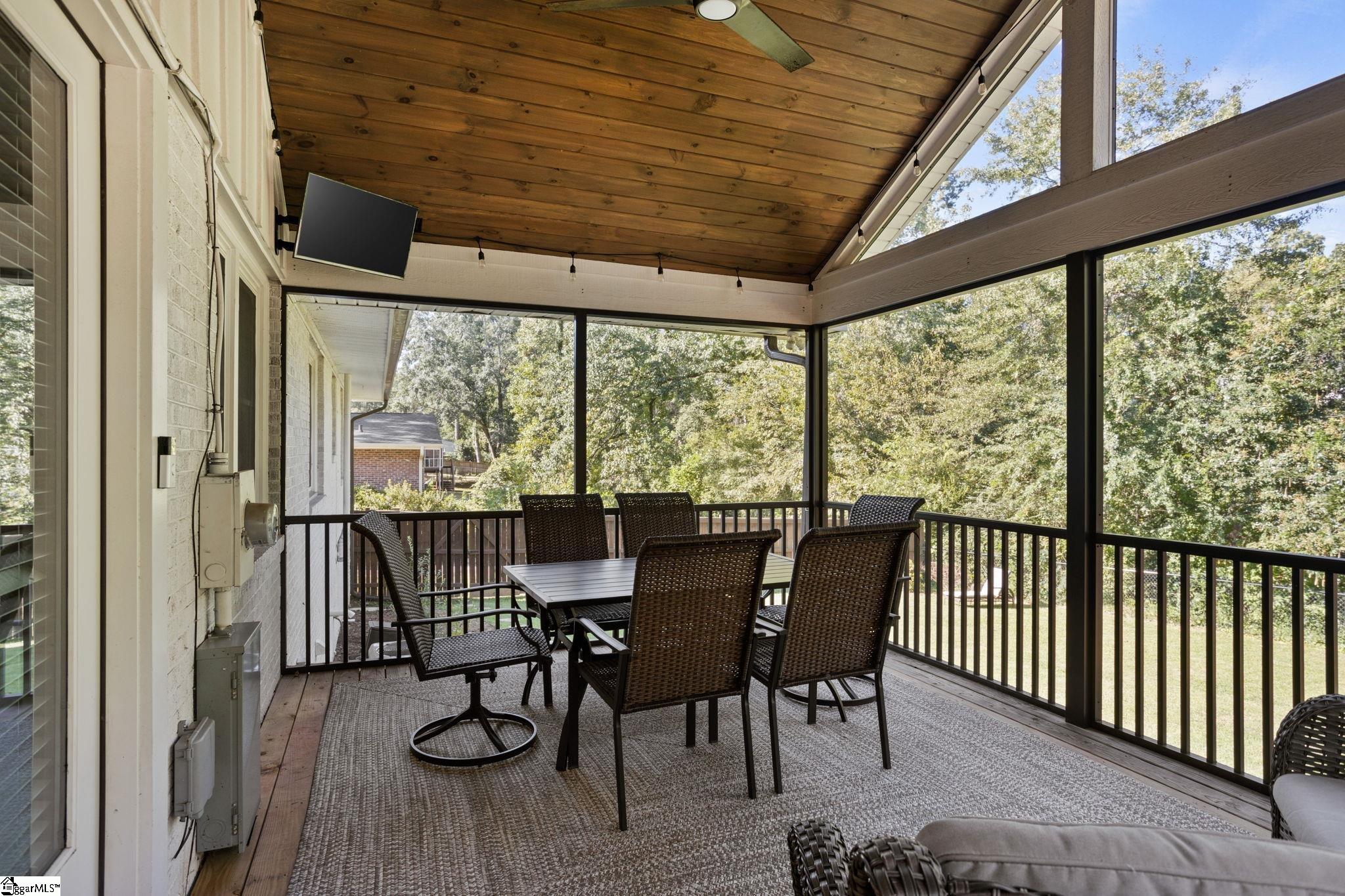 112 Robin Hood Road Greenville, SC 29607 - Photo 3 of 31