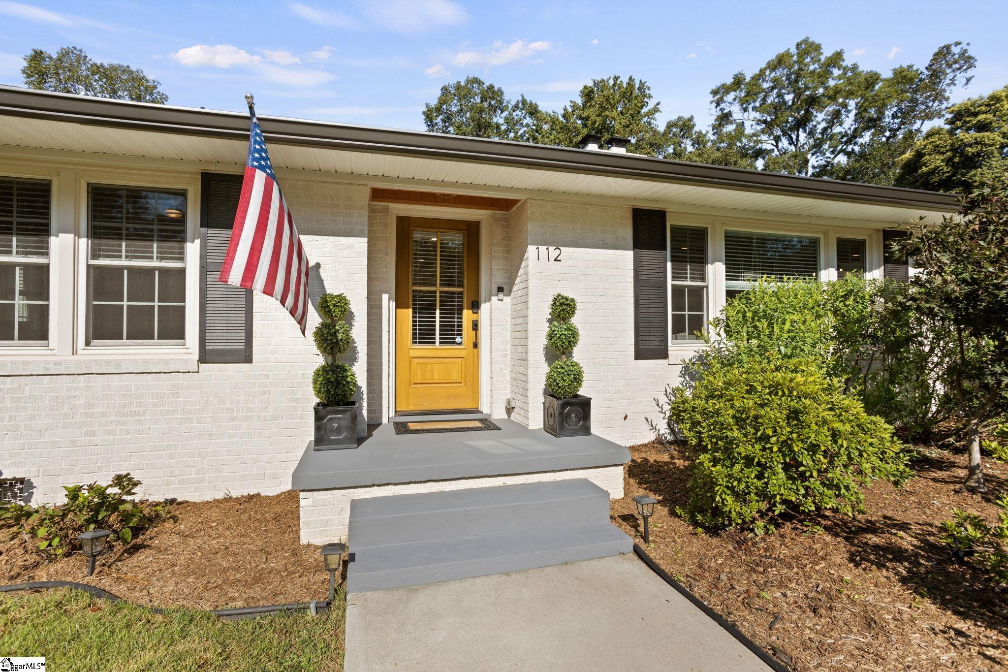 112 Robin Hood Road Greenville, SC 29607 - Photo 4 of 31