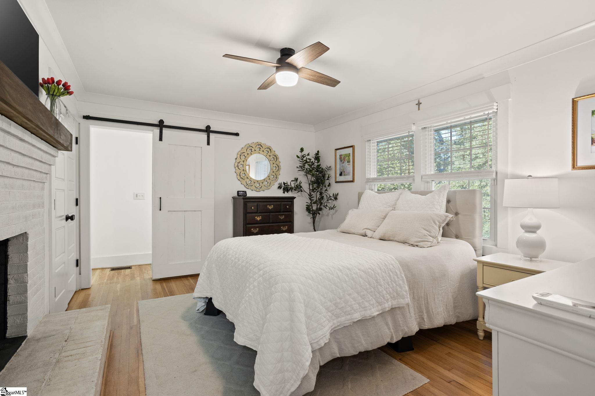 112 Robin Hood Road Greenville, SC 29607 - Photo 9 of 31