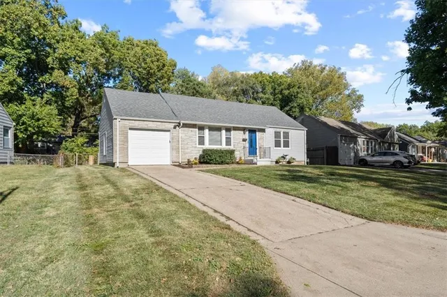 $275,000 | 8808 West 81st Terrace, Overland Park, KS 66204