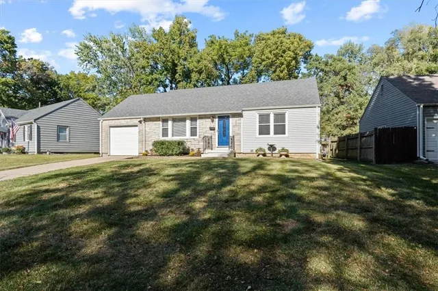 $275,000 | 8808 West 81st Terrace, Overland Park, KS 66204