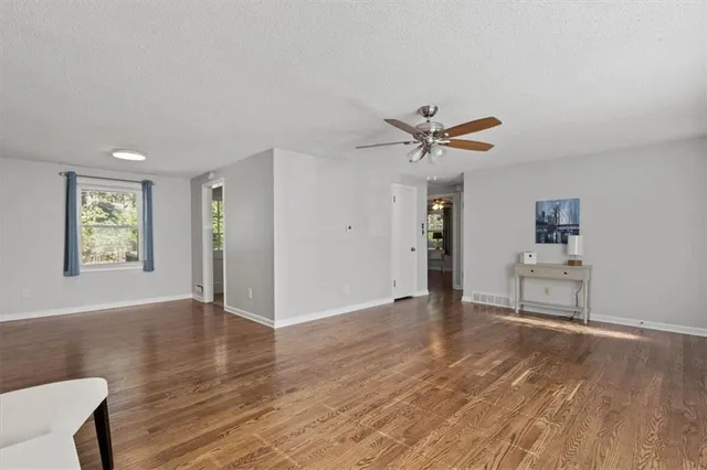 $275,000 | 8808 West 81st Terrace, Overland Park, KS 66204