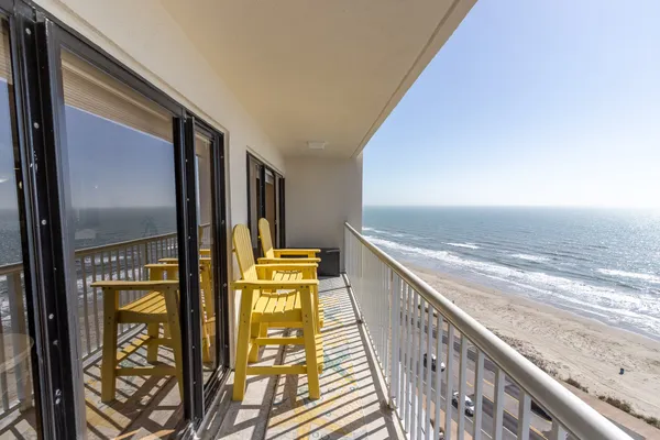 $325,000 | 7700 Seawall Boulevard, Unit 1110, Galveston, TX 77551