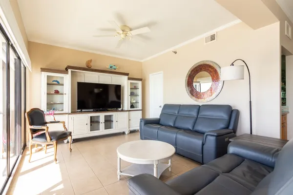 $325,000 | 7700 Seawall Boulevard, Unit 1110, Galveston, TX 77551