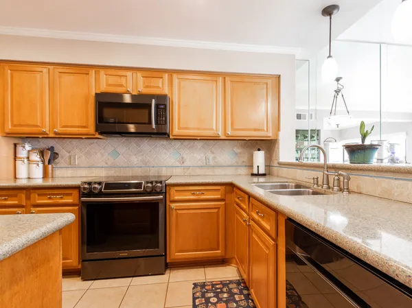 $325,000 | 7700 Seawall Boulevard, Unit 1110, Galveston, TX 77551