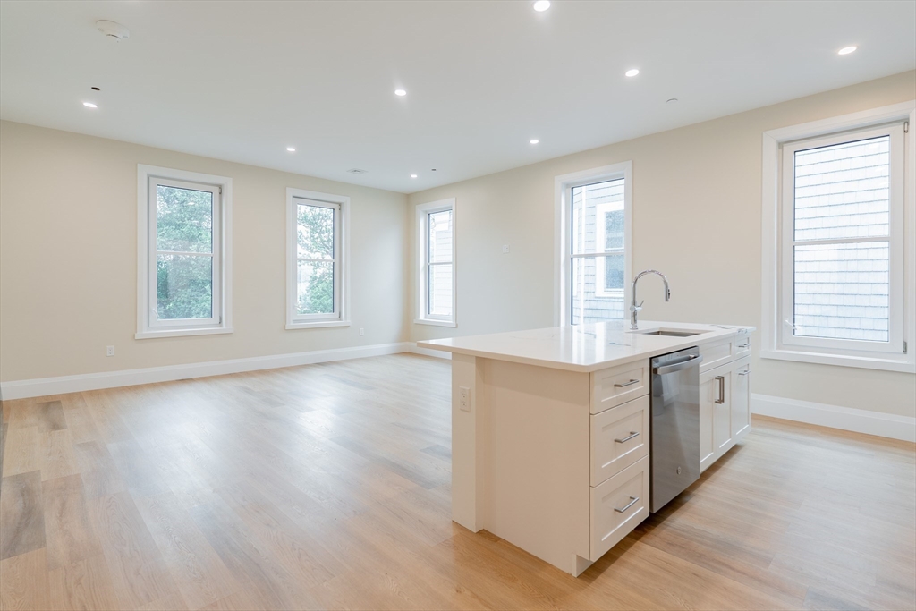 841 Columbia Road, Unit 6 Boston, MA 02125 - Photo 4 of 15 Gallery Image 4