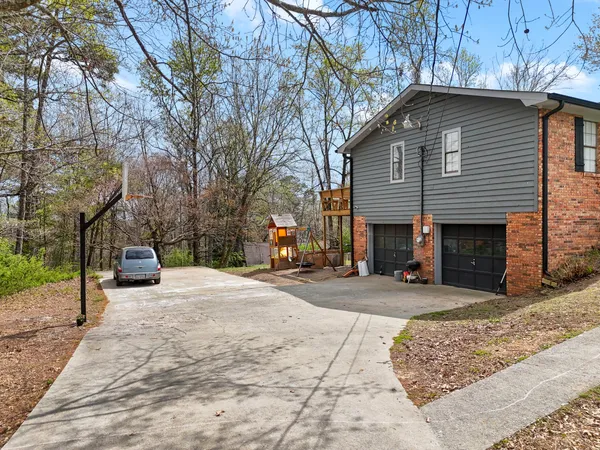 $329,000 | 211 Lakeview Drive Southeast, Dalton, GA 30721