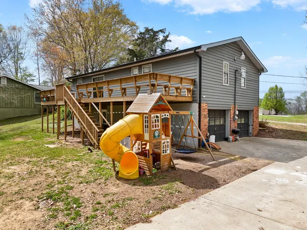 $329,000 | 211 Lakeview Drive Southeast, Dalton, GA 30721