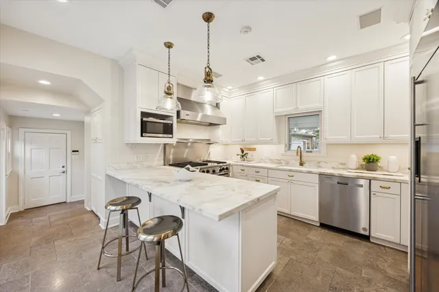 $1,650,000 | 2305 Blue Bonnet Boulevard, Houston, TX 77030