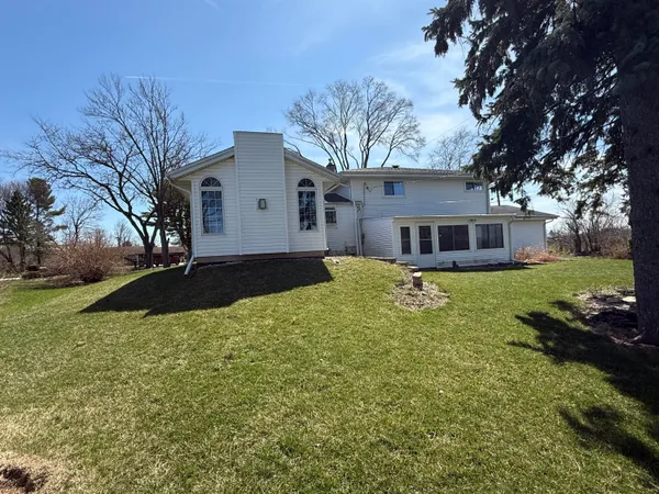 $409,500 | 21970 West Mac Gregor Drive, New Berlin, WI 53146