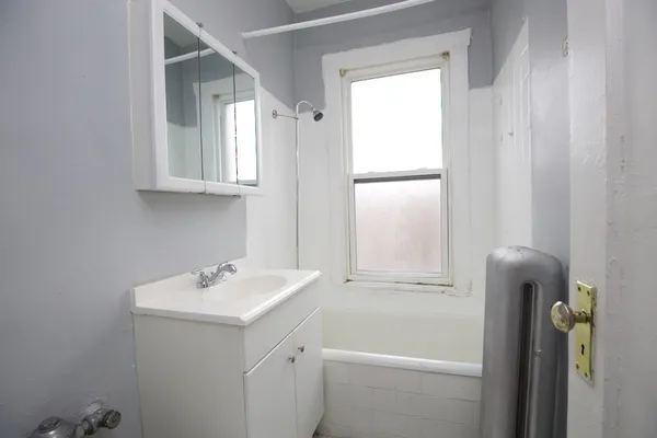 $1,195 | 4602 North Beacon Street, Unit 3C, Chicago, IL 60640