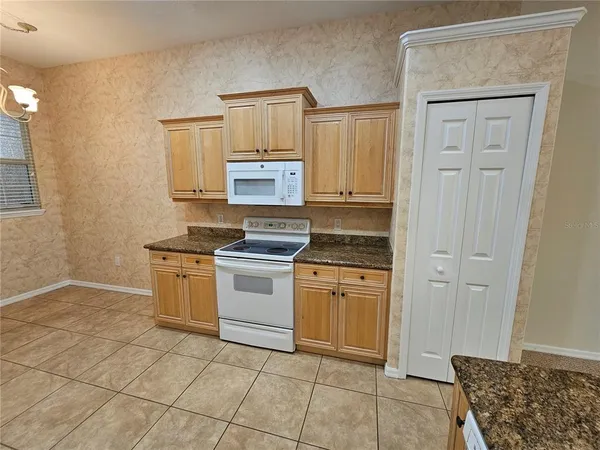 $2,500 | 3625 Square W Lane, Unit 4, Sarasota, FL 34238