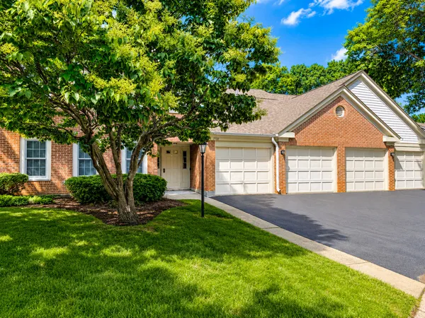 $335,000 | 1510 Camden Court, Unit D1, Wheeling, IL 60090