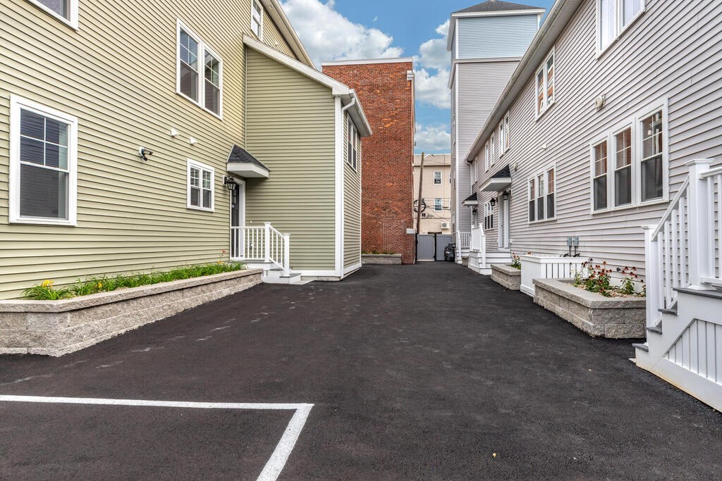 559 Summer Street, Unit R6 Lynn, MA 01905 - Photo 3 of 11 Gallery Image 3