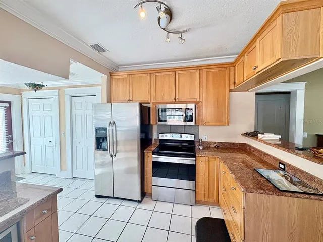 $2,500 | 302 West Haya Street, Tampa, FL 33603