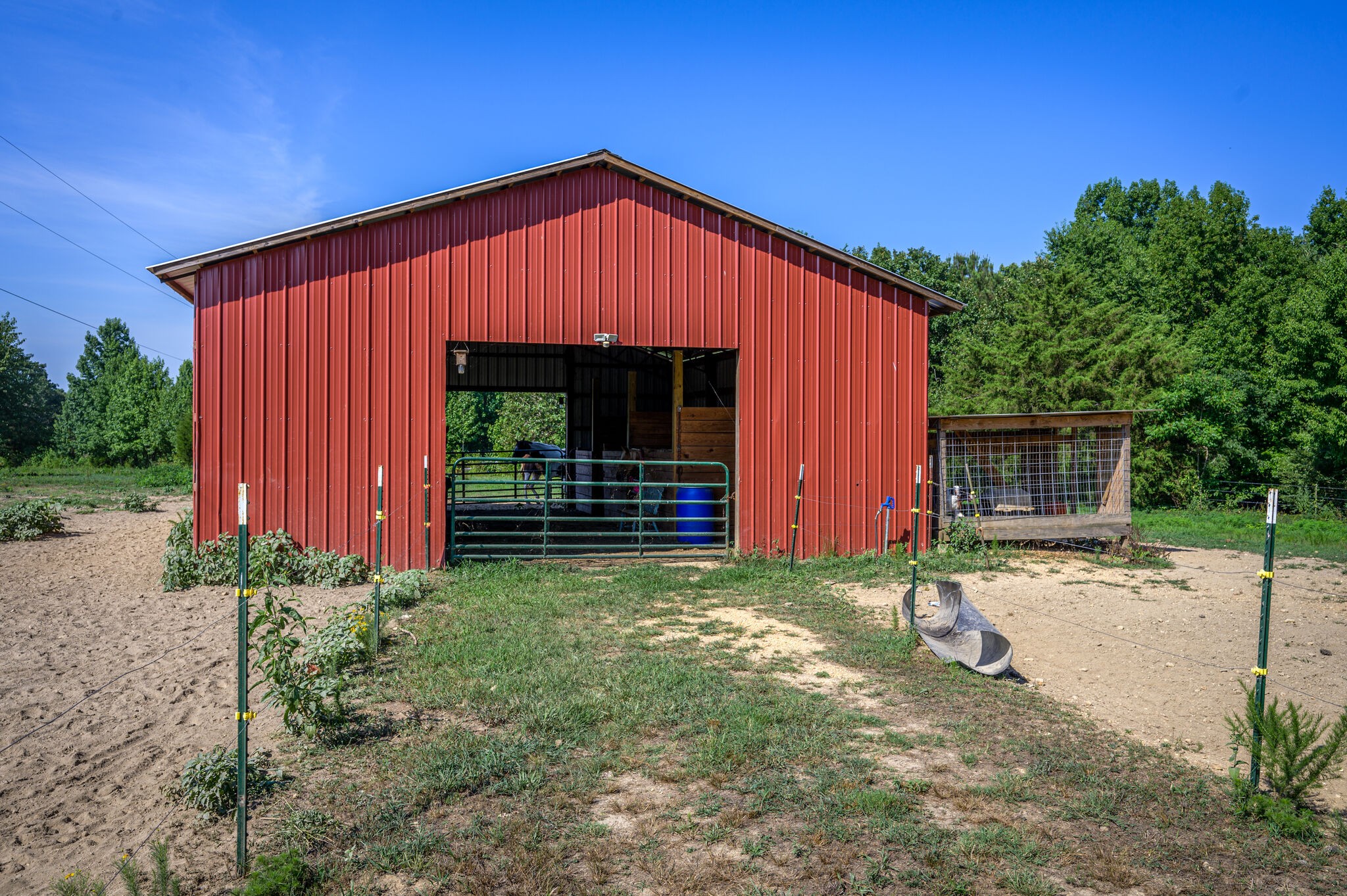 2558 Chisholm Road Iron City, TN 38463 - Photo 33 of 35 a front view of a house with garden