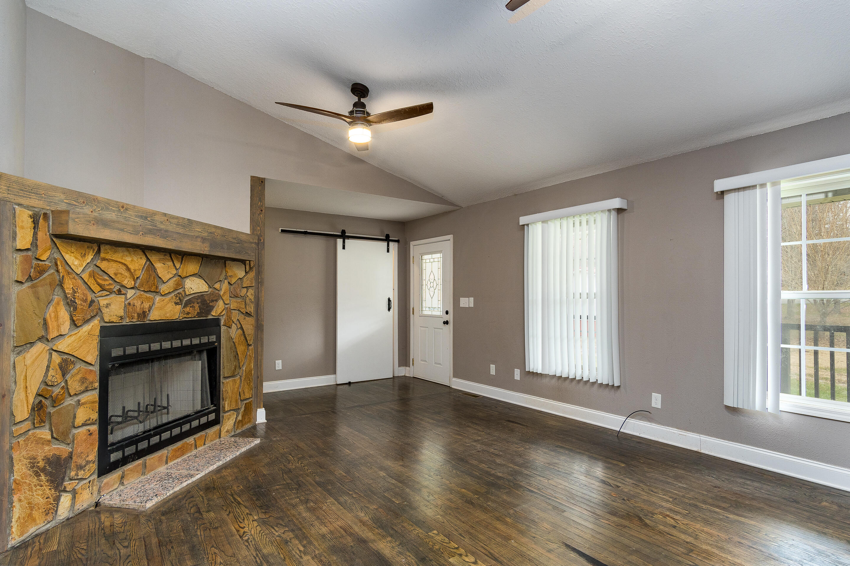 4041 Whitehouse Road Greeneville, TN 37745 - Photo 3 of 33 interior-5
