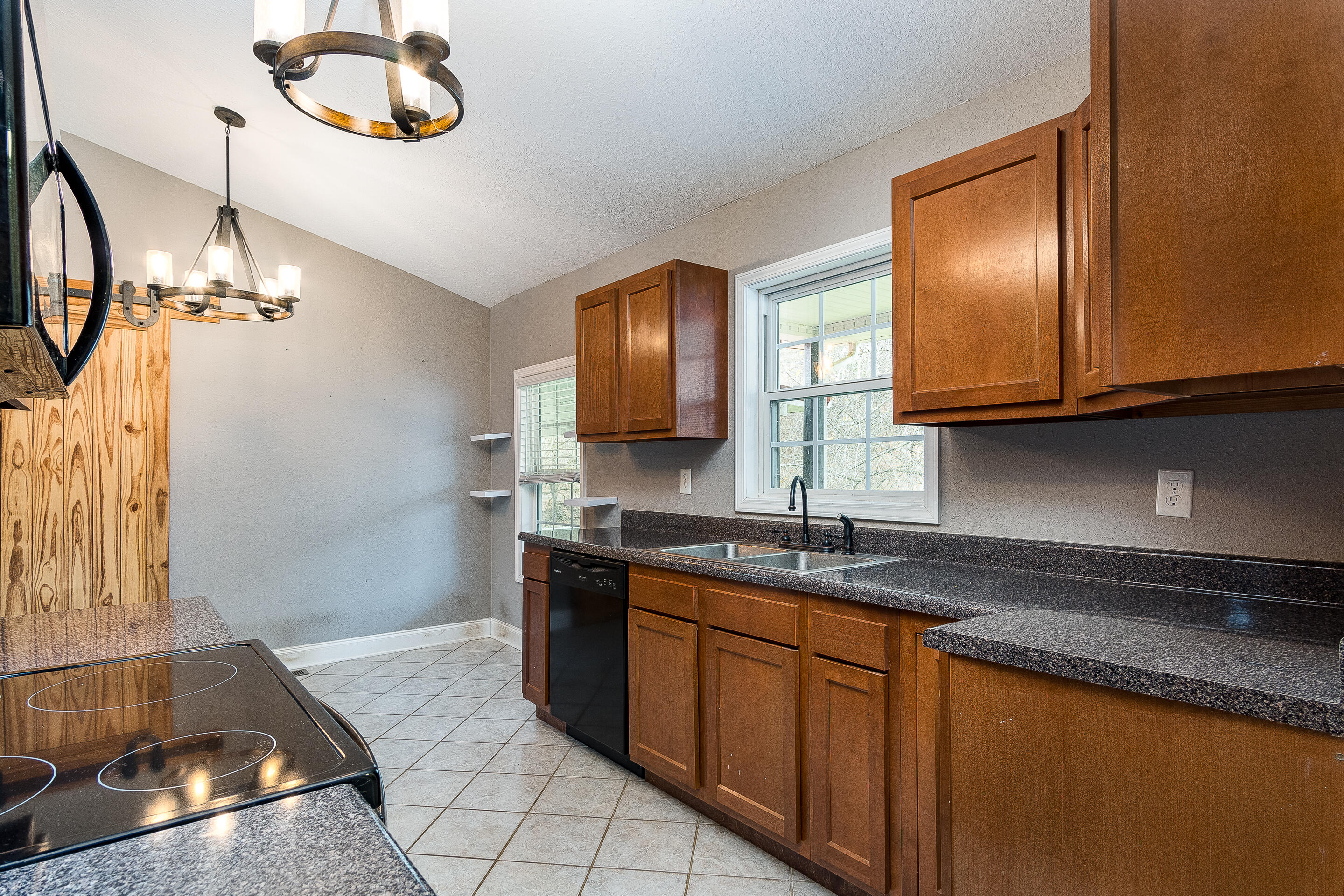 4041 Whitehouse Road Greeneville, TN 37745 - Photo 8 of 33 interior-12