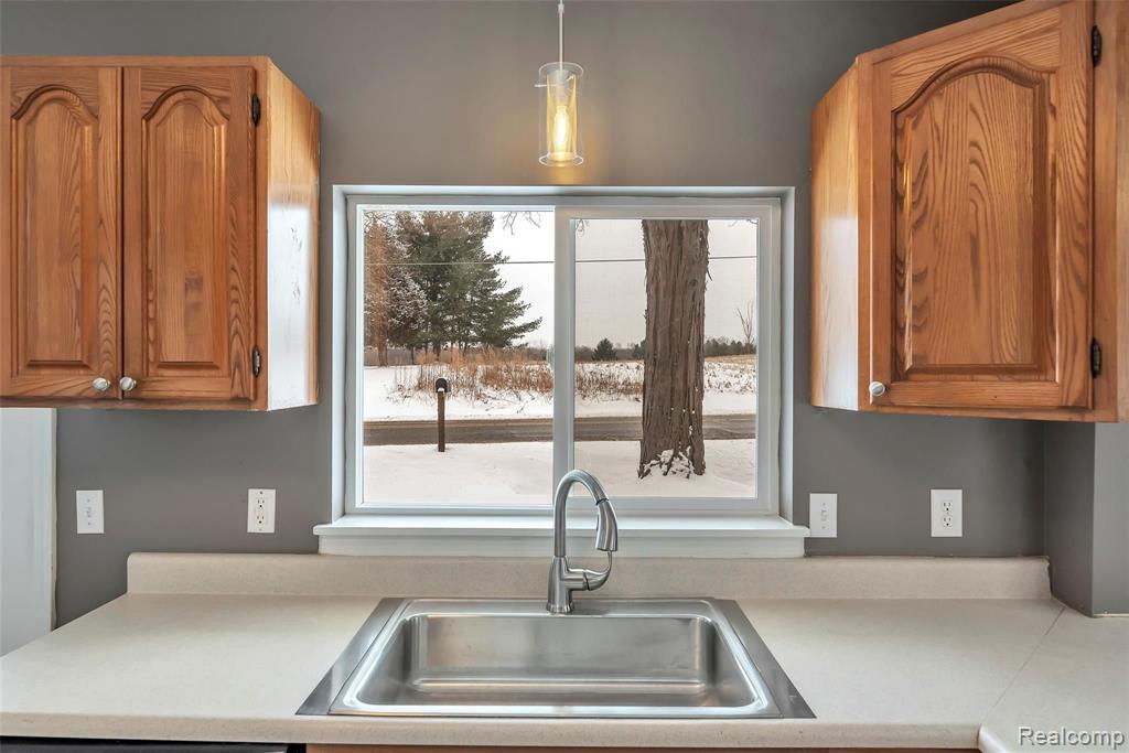 2081 Gray Road Lapeer, MI 48446 - Photo 6 of 34