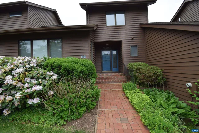 a view of a pathway with a house