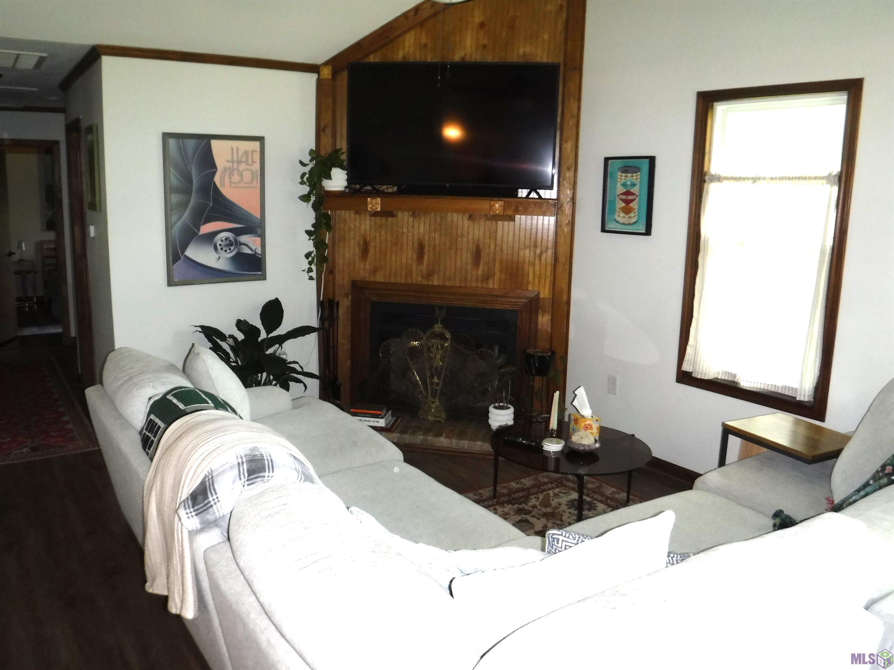 8369 Phillips Road St. Amant, LA 70774 - Photo 2 of 18 Living Room