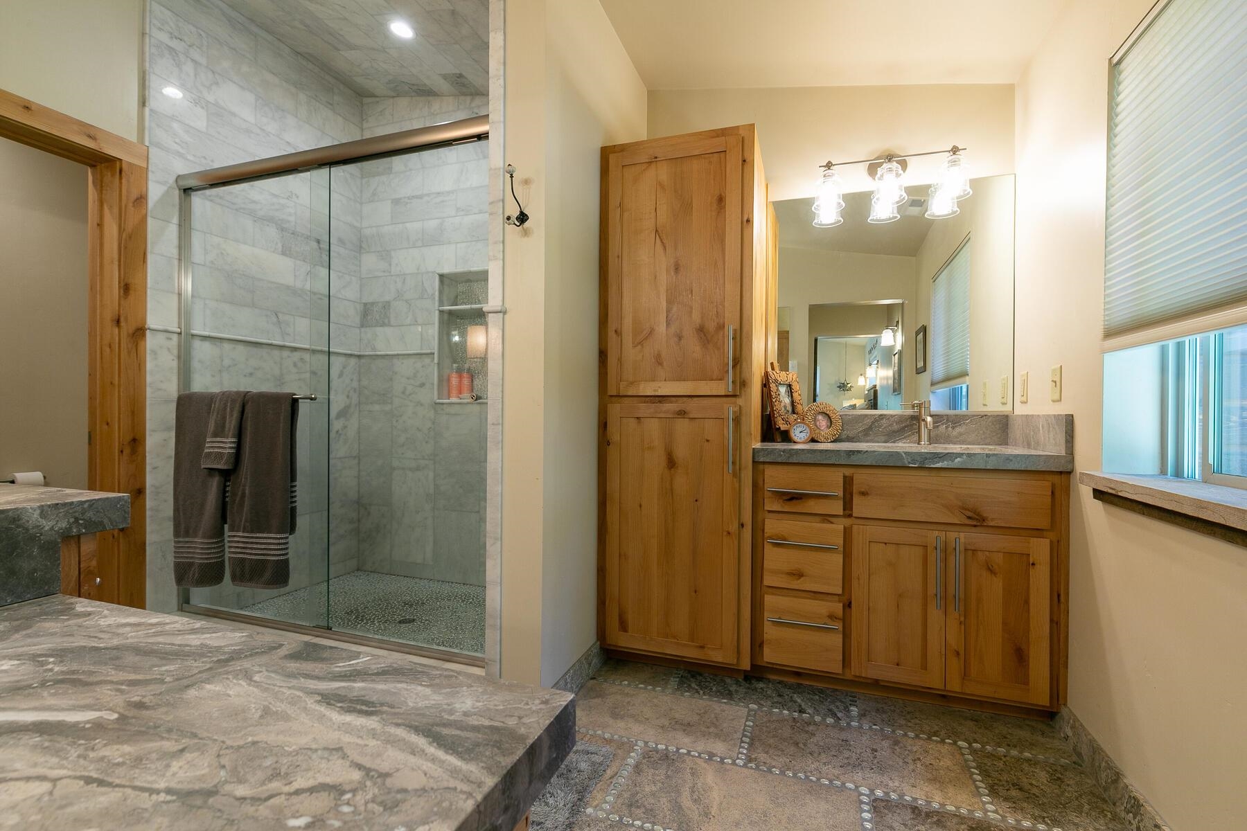 10608 Torrey Pine Road Truckee, CA 96161 - Photo 14 of 21 Gallery Image 14