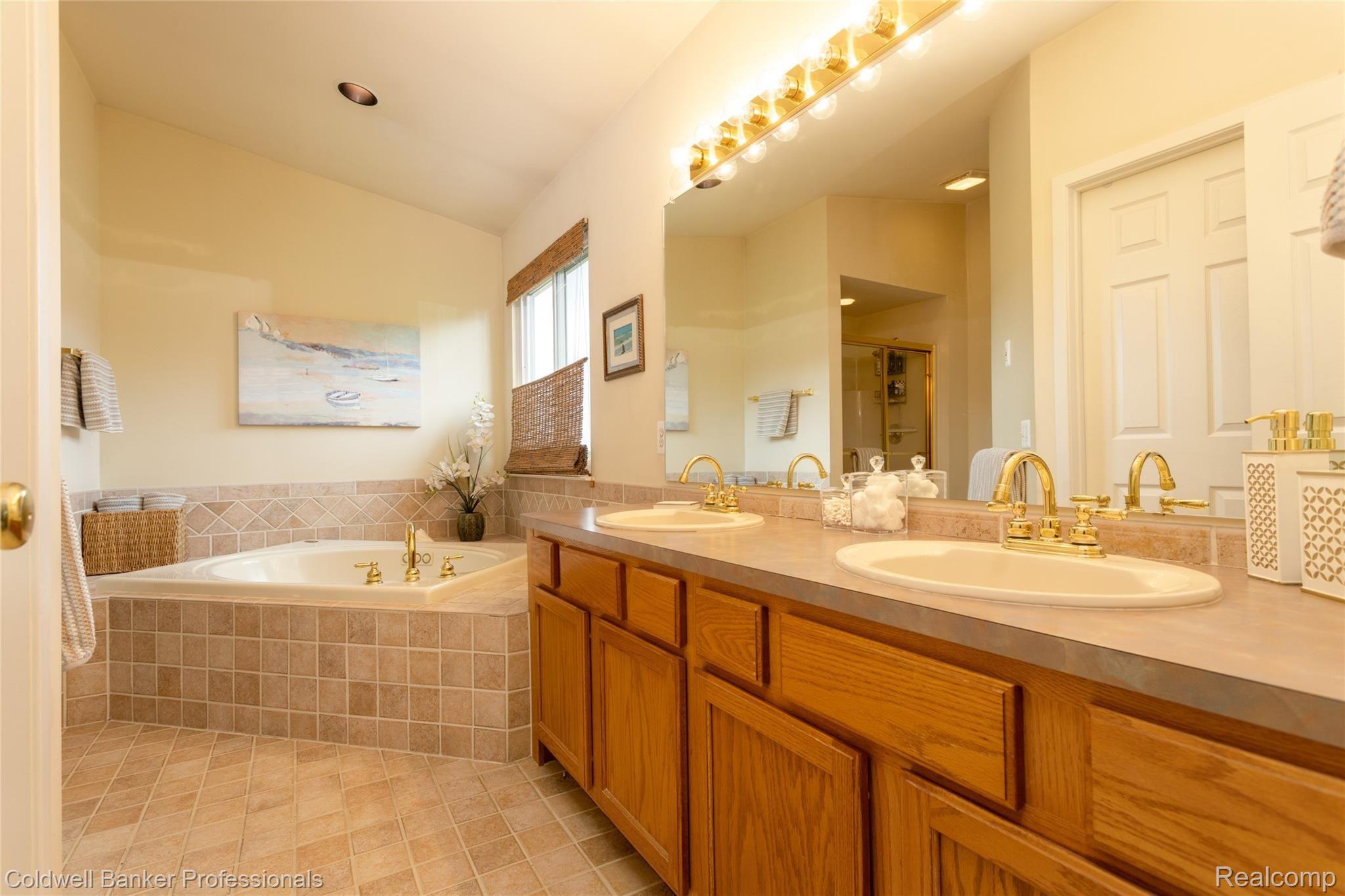 1551 Scio Ridge Road Ann Arbor, MI 48103 - Photo 24 of 44 Master Bathroom