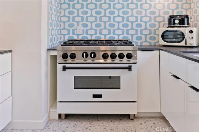 $8,000 | 2775 North Junipero Avenue, Palm Springs, CA 92262