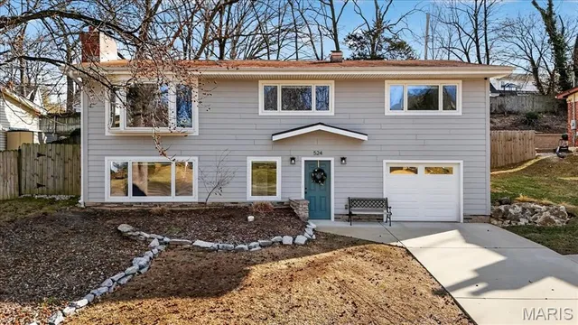 $469,000 | 524 Hickory Hollow Lane, St. Louis, MO 63122