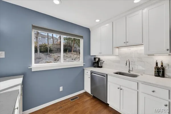$464,000 | 524 Hickory Hollow Lane, St. Louis, MO 63122