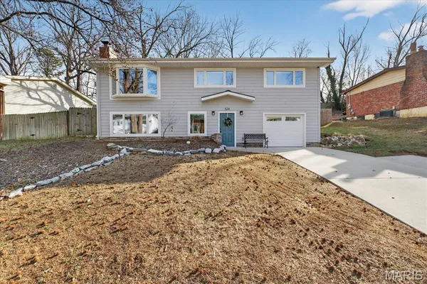 $464,000 | 524 Hickory Hollow Lane, St. Louis, MO 63122