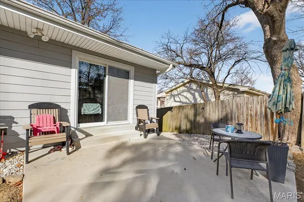 $464,000 | 524 Hickory Hollow Lane, St. Louis, MO 63122