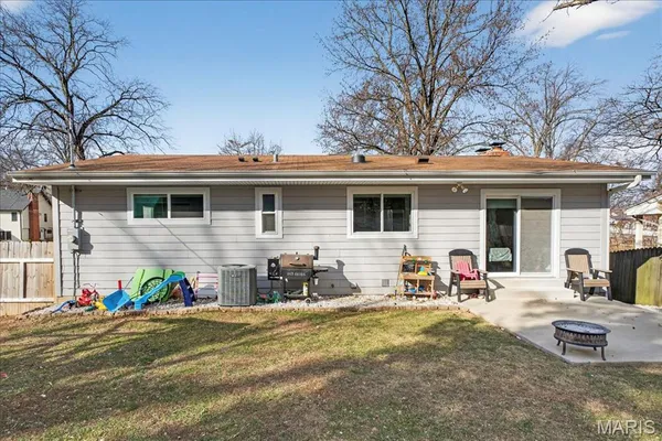 $464,000 | 524 Hickory Hollow Lane, St. Louis, MO 63122