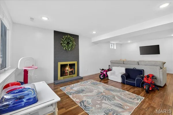 $464,000 | 524 Hickory Hollow Lane, St. Louis, MO 63122