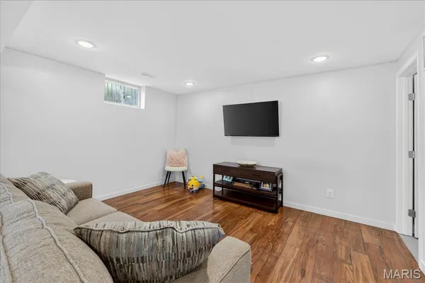 $464,000 | 524 Hickory Hollow Lane, St. Louis, MO 63122