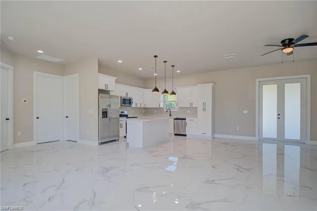 $2,400 | 2023 Robert Avenue, Alva, FL 33920