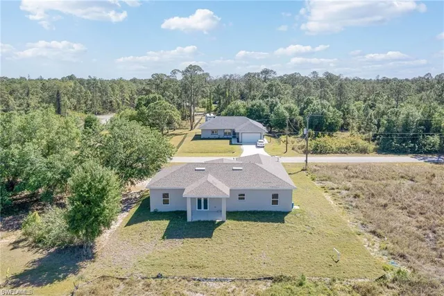 $2,400 | 2023 Robert Avenue, Alva, FL 33920