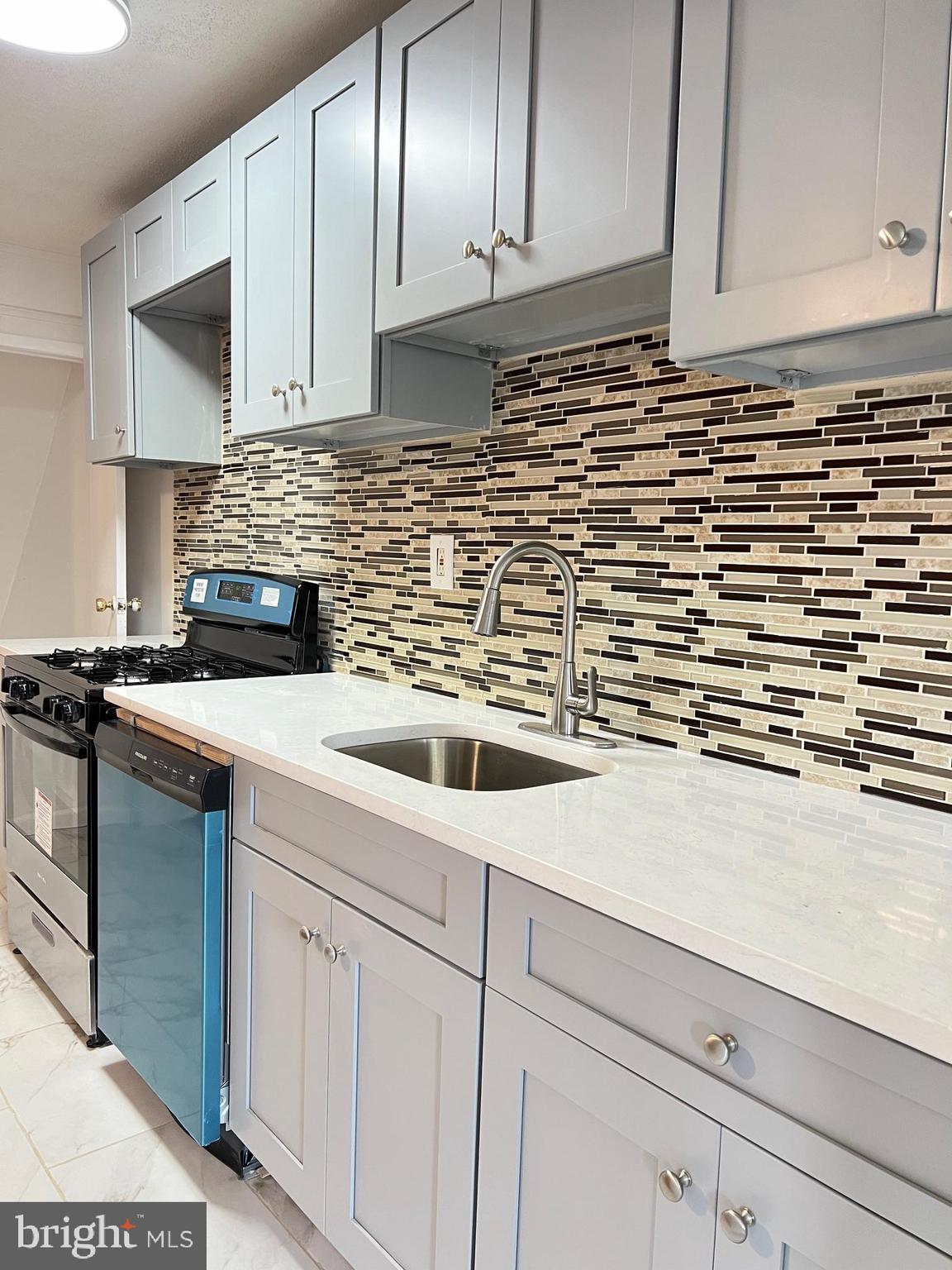 512 Glendale Road Upper Darby, PA 19082 - Photo 7 of 26