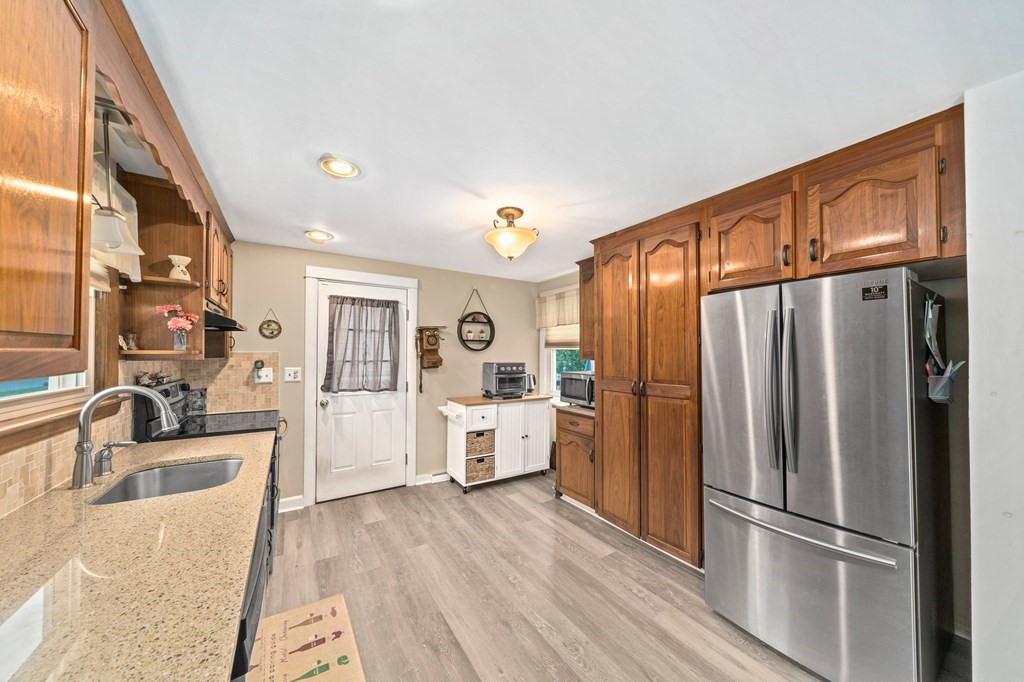 25 Clark Road Weymouth, MA 02190 - Photo 4 of 22 Gallery Image 4