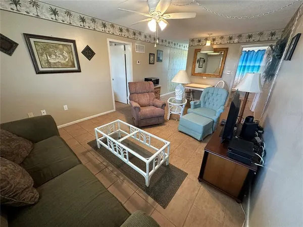 $2,300 | 2315 Avenue C, Unit 7, Bradenton Beach, FL 34217