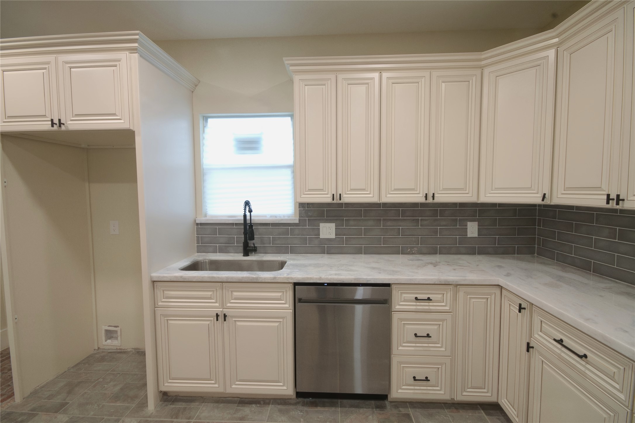 505 Winnie Street Houston, TX 77009 - Photo 14 of 29 Stainless steel sink and dishwasher.