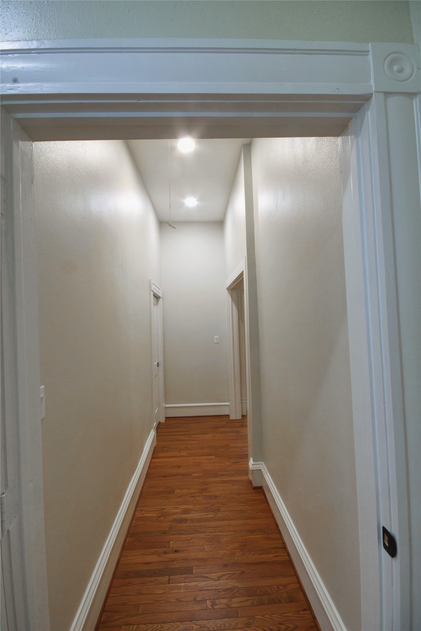 505 Winnie Street Houston, TX 77009 - Photo 18 of 29 Hallway connecting the bedrooms